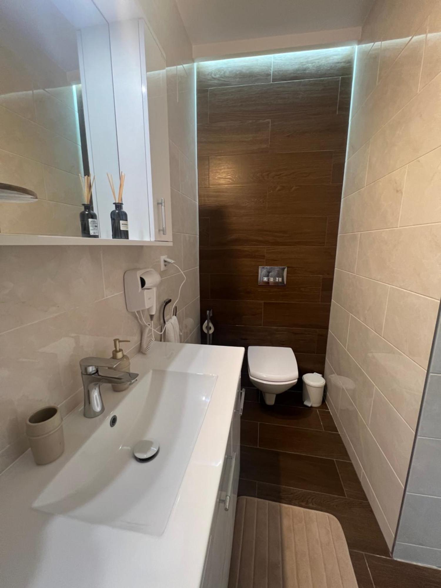 La Strada Central Apartament Орадя Екстер'єр фото