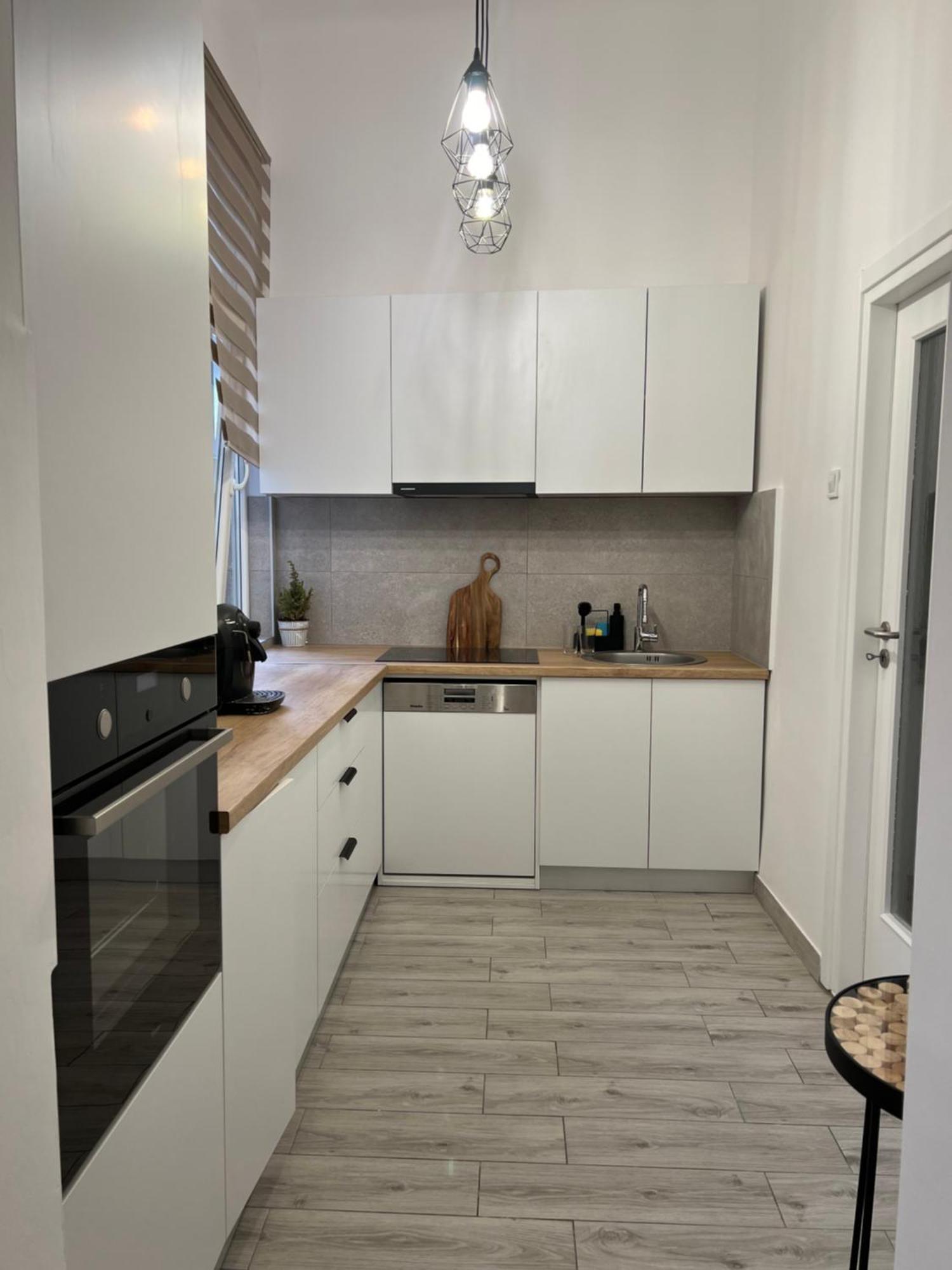 La Strada Central Apartament Орадя Екстер'єр фото